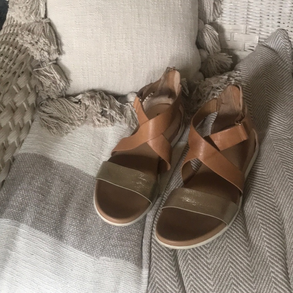 Sofft brand tan sandals